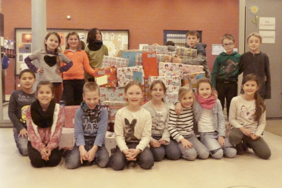 tl_files/dualingo_neu/News 2016 2017/Weihnachtspaeckchen_1.JPG